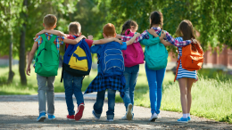 Bambini e adolescenti a scuola: quando lo zaino "pesa" sulla salute