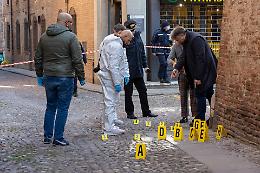 Sparatoria a Ferrara, è morto l'uomo ferito: l'aggressore bloccato a Cremona