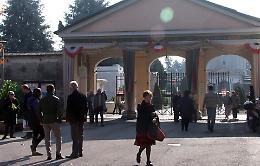 Cimitero, un totem per non perdersi tra loculi e tombe