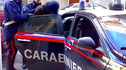 Tentano di rubare il marsupio a un giovane, arrestati due minorenni