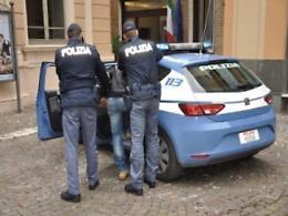 Violenza sessuale: docente molesta allieva 11enne, arrestato