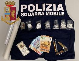Spacciatore ventenne arrestato dalla Squadra Mobile: libero con obbligo di firma