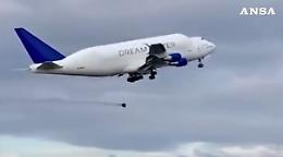 Boeing cargo perde ruota dopo decollo nel Tarantino