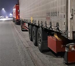 Parcheggi selvaggi dei tir: «Basta!»