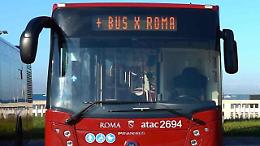 Guida bus guardando film: sospeso da servizio e stipendio