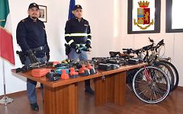 Commissariato, sequestrati biciclette e materiale vario di provenienza illecita