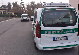 Una maxi multa all’automobilista «furbetto»