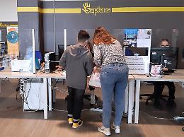 Vaccinazioni, ultimo giorno di lavoro all'Hub Sapiens