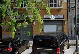 Distrugge la vetrata della chiesa evangelica: raggiunto e bloccato dai carabinieri