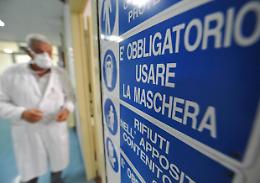 Covid,  medici ospedalieri contro l'abolizione dell'obbligo della mascherina