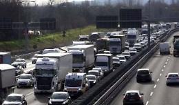 Migliaia a rave party a Modena, chiuse uscite autostradali 
