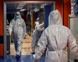 Covid, i consiglieri regionali contro il modello Meloni: «Si strizza l’occhio alle tesi antiscientifiche» 