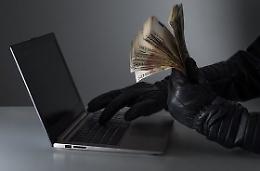 Sms all’ora di pranzo per la truffa sul web, ammanchi per migliaia di euro