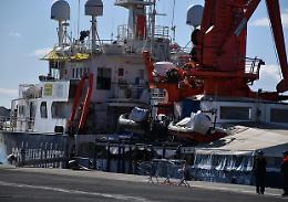 Migranti, Humanity 1 a Catania: sbarcati in 144 su 179