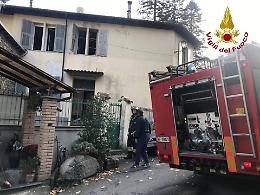 Esplosione in appartamento, uno dei 5 coinvolti non ce l'ha fatta. Toti: «Grande dolore»
