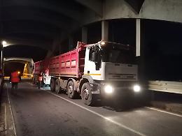 Verifica notturna, effettuate le prove di carico del ponte sull'Oglio
