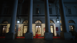 Versace, la location della campagna pubblicitaria natalizia è il Ponchielli