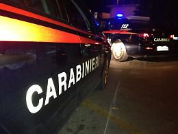 Guida con patente falsa e scappa all'alt dei carabinieri, identificato e denunciato