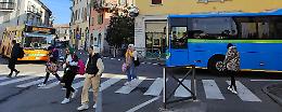 «Via i pullman dal centro». La protesta dei commercianti