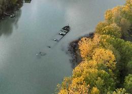 Il Grande Fiume visto dal drone: la siccità persiste, il relitto si vede ancora