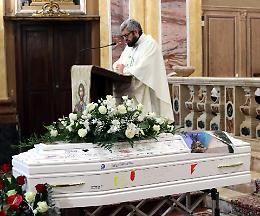 L'addio a Gabriele: «Adesso c’è tanta sofferenza, ma ora ti lasciamo andare»