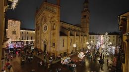 Natale sfavillante a Crema, piazza del Duomo risplende