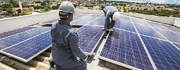 Caro energia: «Sui tetti dei capannoni maxi parco fotovoltaico»