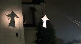 Dal cielo scende Santa Lucia:  bimbi emozionati
