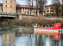 La slitta sull’Adda con Babbo Natale va forte