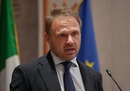 Sì ai pannelli solari sui terreni coltivati, ma solo se sollevati da terra