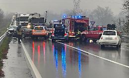 Scontro tra tre auto in tangenziale, 4 feriti e traffico in tilt