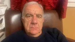Gene Gnocchi: «Mi raccomando, assicuratevi il calendario 2023 della Fondazione Sospiro»
