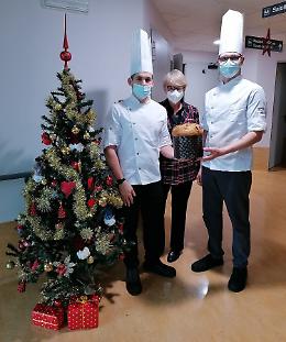Dalla pasticceria Duomo 100 panettoni per Cremona Solidale