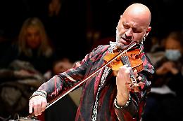 Stradivari Memorial Day. Corpo a corpo con la musica