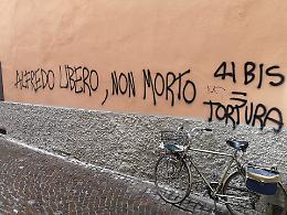 Scritte anarchiche in vicolo Pertusio, quattro denunciati