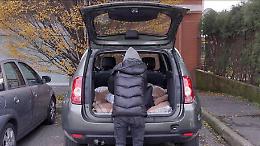 Senza una casa, famiglia con 3 bambini da mesi dorme in auto