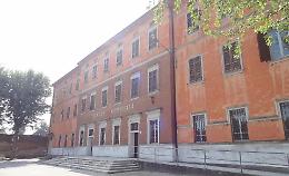 Cadono calcinacci, chiuse le scuole medie
