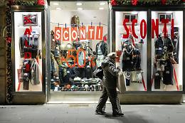 Saldi, Confcommercio: sconti al via, giro d'affari da 4,7 miliardi di euro