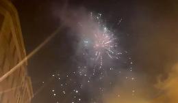 Capodanno in piazza Stradivari tra botti, fuochi d'artificio e proteste
