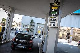 Dalla benzina alle autostrade, il 2023 inizia con i rincari