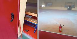 Vandali alla palestra Spettacolo, svuotato estintore sul parquet