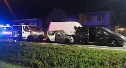 Tamponamento fra tre mezzi, 12 persone coinvolte