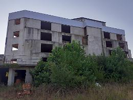 Ecomostro di via Indipendenza,  per altri due anni non si tocca