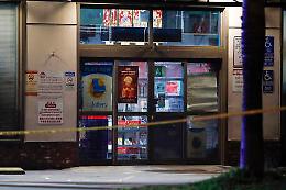 Sparatoria vicino a Los Angeles, a Monterey Park: 10 morti. Killer in fuga