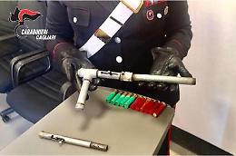Laboratorio artigianale di armi in casa, arrestato un 61enne