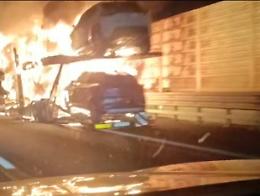 Boato e bisarca a fuoco lungo la A21: autostrada chiusa e vigili del fuoco all'opera