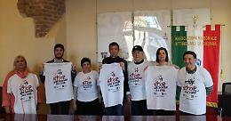 "#stopallebombesuicivili", uno striscione sul balcone di Palazzo "Ala Ponzone" per ricordare