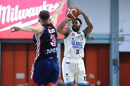 Basket. Vanoli tutta d'un pezzo con la coriacea Urania Milano (86-73)