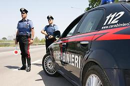 Quindicenni violentano una 12enne e filmano la scena, arrestati