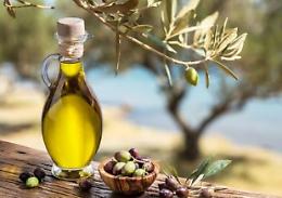 Olio d'oliva, 4 italiani su 10 lo acquistano al supermercato